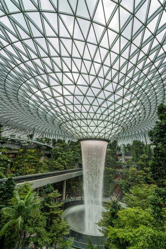 jewel changi cho gia đình - Thác nước Rain Vortex trong Jewel Changi