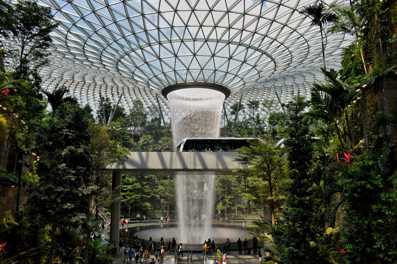thác Rain Vortex tại Jewel Changi Singapore