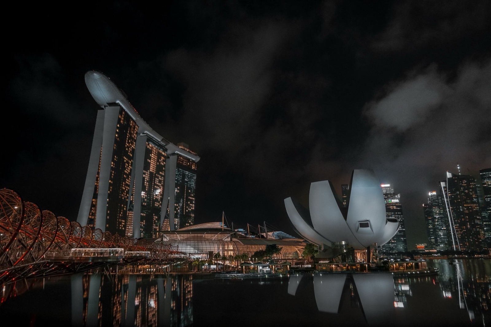 Marina Bay Sands và vịnh Marina về đêm