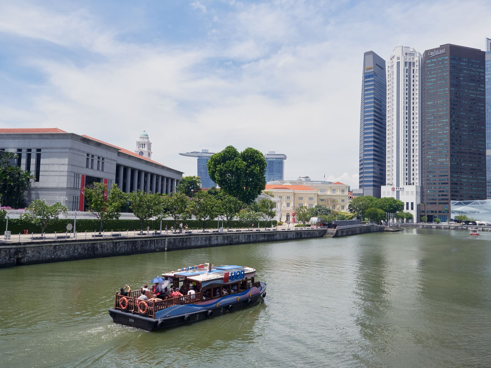 thuyền tham quan trên sông Singapore